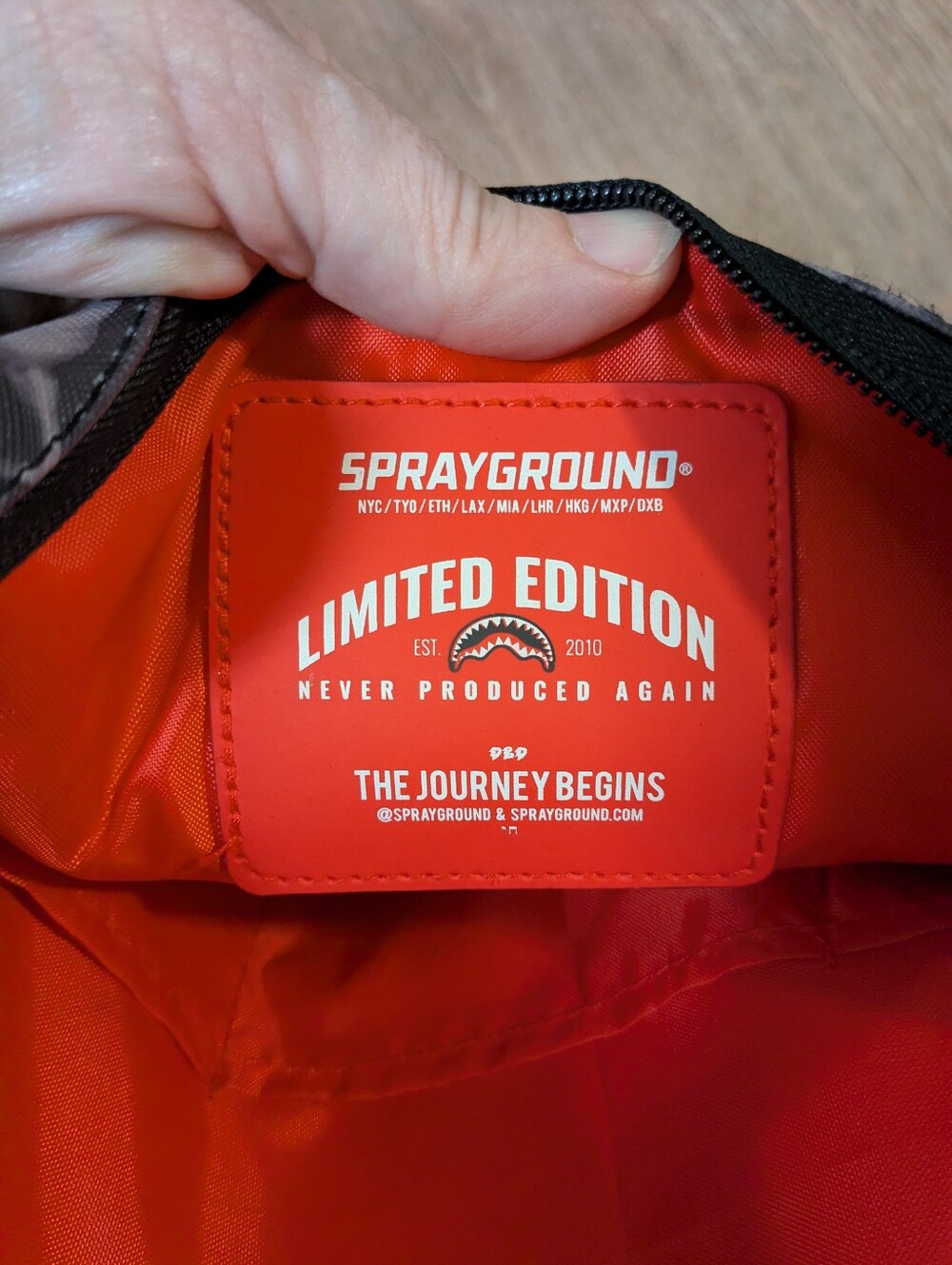 Sprayground Black & Gray Bulldog Graphic Chest Pack - Picture 3 of 4